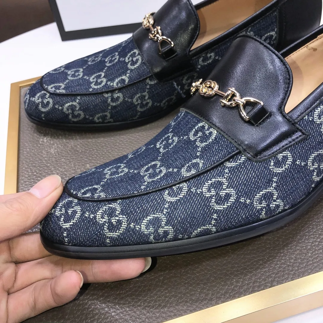 Factory batch 500💰Italy’s top luxury men’s shoe giant (GUCCI) (Gucci) (full cowhide lining) new arrival🍃Original European style🔰 Pleasant to the eye😍In order to make the shoes more durable and non-deformable🌀The production continues to follow traditional methods but there is still no lack of innovation💪The original sheepskin is selected for the leather♻️Smooth, natural and extra bright⭐Made of imported cowhide The rich man’s first choice 38-45 (45 customized)